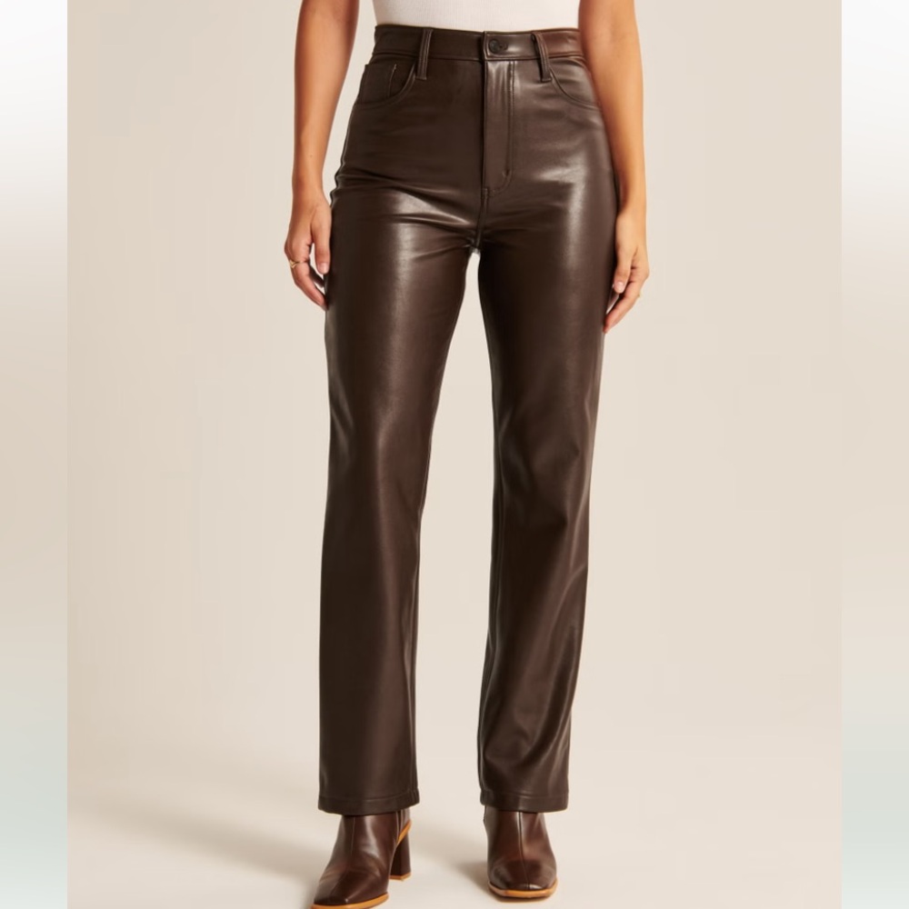 Abercrombie curve love vegan leather 90s straight pant in brown, size 31